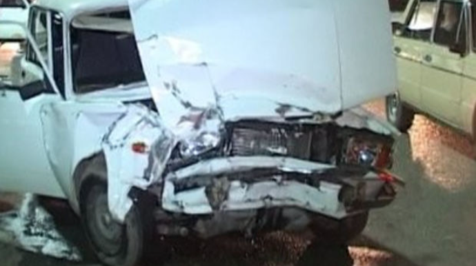 Göyçayda qəza:  Avtomobil traktora çırpıldı