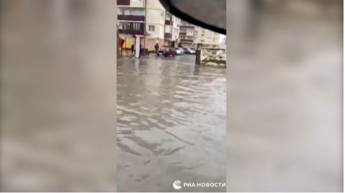 Mahaçqalada maşınlar su altında qaldı  - VİDEO