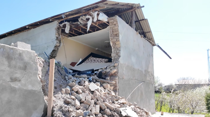 "Hamısı, hətta qızımın cehizi də içəridə qalıb" - Evi uçan qadın fəryad etdi - VİDEO 