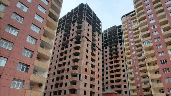 Azərbaycandakı bu binaların seysmik kəməri yoxdur və onlar dayanıqlığını itirib - VİDEO 