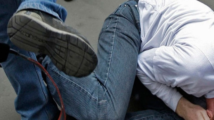 Bakıda gənc əlbəyaxa dava zamanı bıçaqlanıb