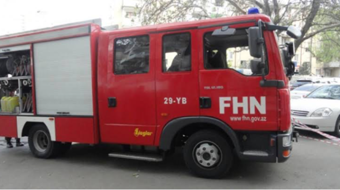 Yasamalda avtomobil  yandı