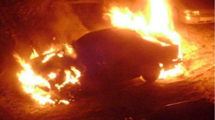 Bakıda avtomobil yanıb