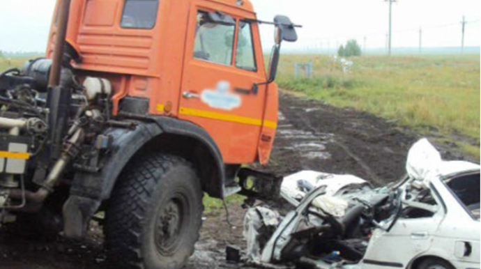 Avtomobil yük maşınına çırpıldı, ölənlər var