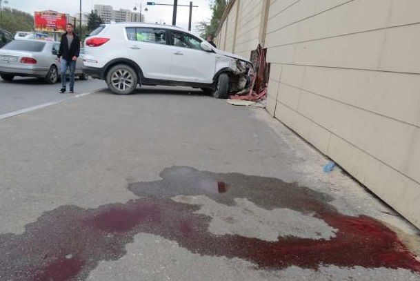 Abşeronda "protiv" gedən sürücü piyadanı vuraraq xəsarət yetirdi