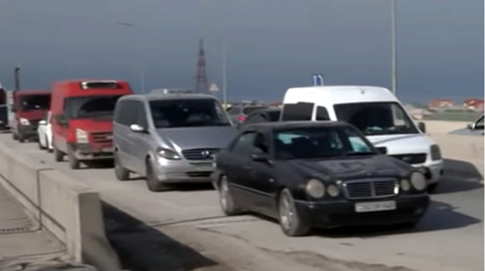 Sarayda sürücüləri boğaza yığan tıxacın səbəbi nədir? - VİDEO