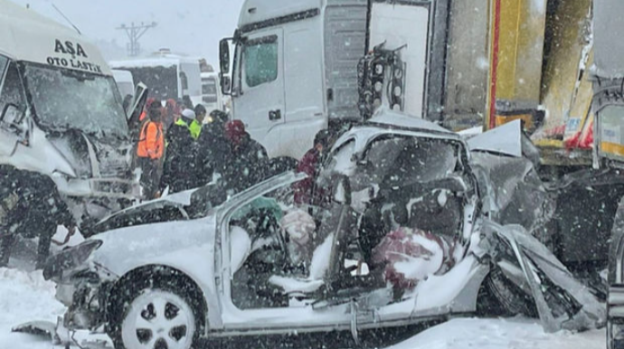 Türkiyədə zəncirvari qəzanın görüntüləri yayıldı - VİDEO 