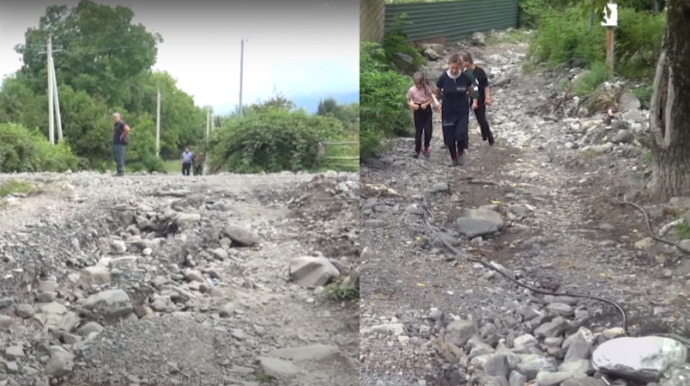 Sel Oğuzda yolu dağıtdı:  sakinlər üçün çətinlik yaranıb - VİDEO 