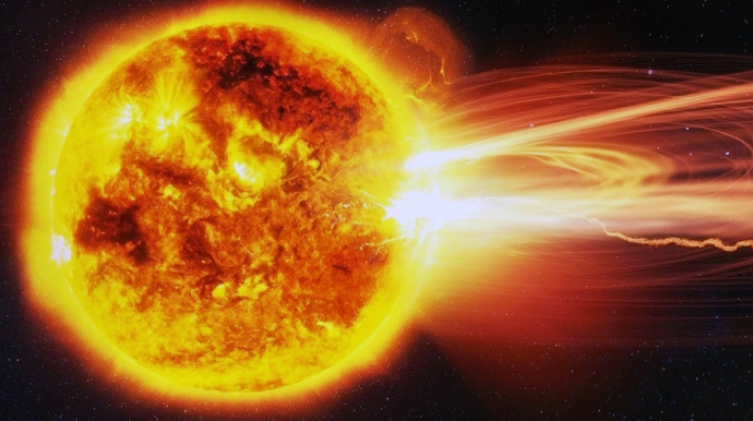 Günəşdə güclü partlayış olub 