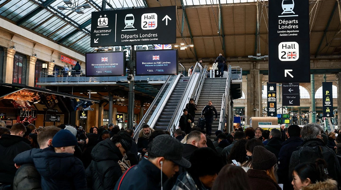 Qatarların hərəkəti iflic oldu, insanlar yolda qaldı - FOTOLAR