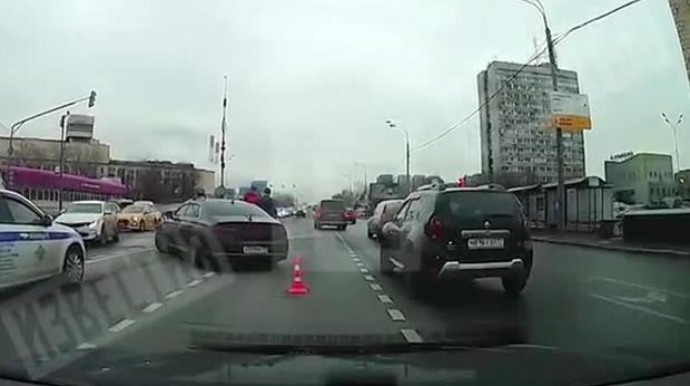 Dmitri Peskovun xidməti avtomobili qəzaya düşüb   - VİDEO