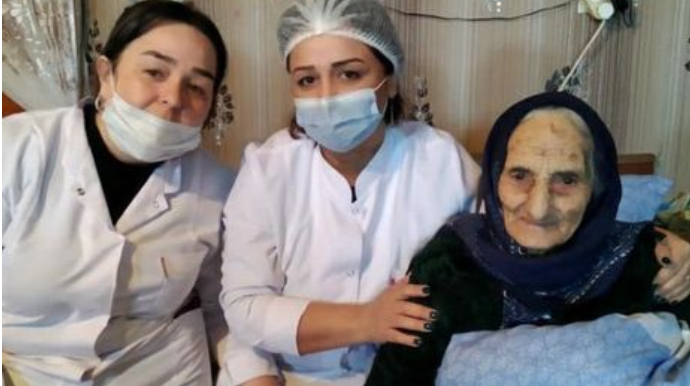 Sumqayıtda 99 yaşlı qadın peyvənd olunub