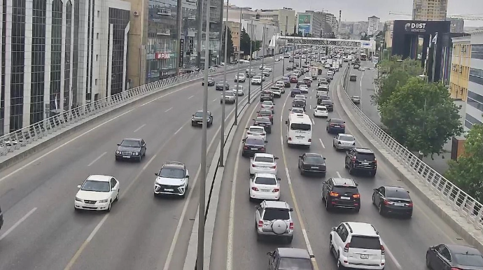 На каких улицах Баку 4 июня наблюдаются транспортные заторы? - ФОТО