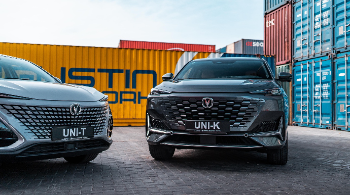 Bakıda Çin maşını kiçik qəzadan sonra kağız kimi əzildi - VİDEO