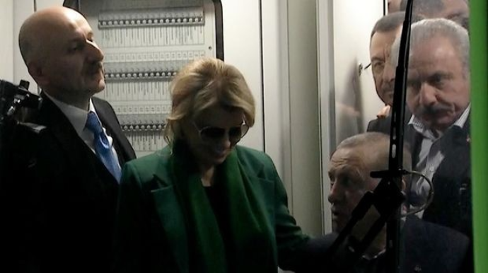 Ərdoğan hava limanına metro ilə getdi   - VİDEO