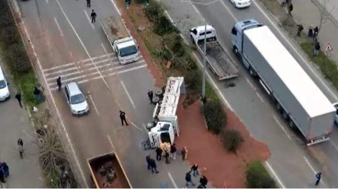 Yük maşını ilə toqquşan təcili yardımın sürücüsü öldü; həkimlər xəstəxanalıq oldu – FOTO - VİDEO 