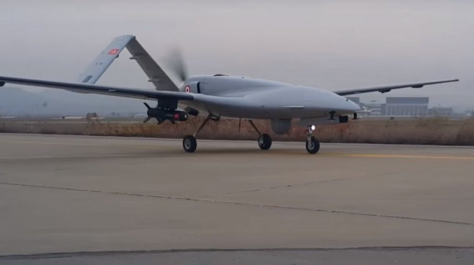 Ukrayna ordusu “Bayraqdar”la düşmən topunu vurdu - VİDEO