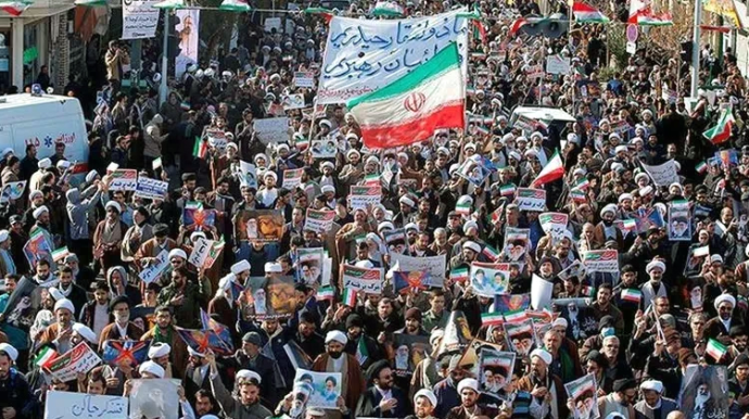 Əhali rejimə dəstək aksiyaları keçirir - Tehran küçələri dolur 