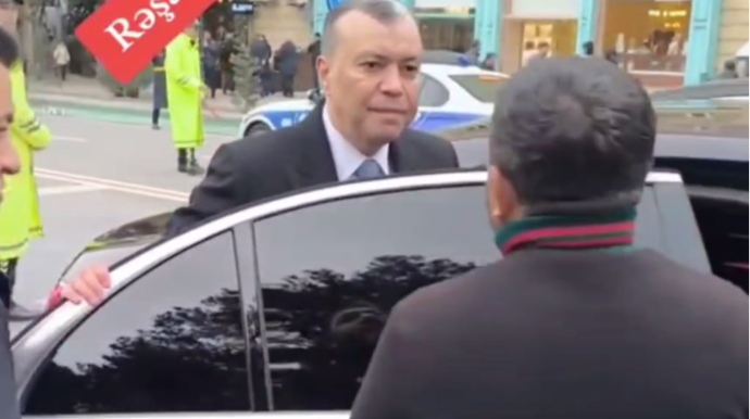 Sahil Babayev ona yaxınlaşan vətəndaşlara bunu dedi - VİDEO