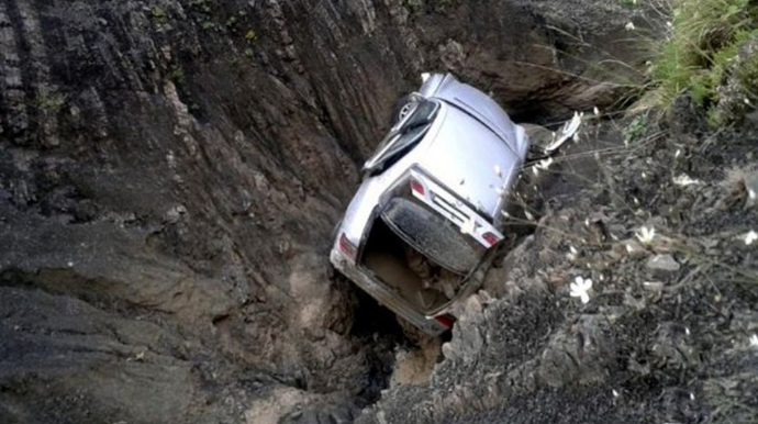 Gədəbəydə "Prado" dərəyə aşıb - 8 nəfər xəsarət alıb 