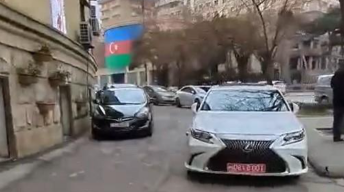 Бакинские пешеходы жалуются на водителей  - ВИДЕО