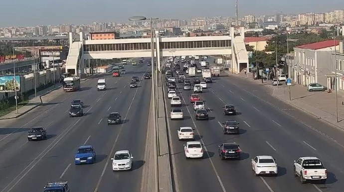 Bakının bir sıra yollarında tıxac yaranıb