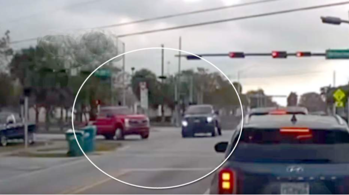 Yolayrıcında iki pikap toqquşdu; sürücülərdən biri öldü - VİDEO 