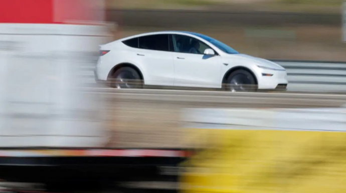 Sürücüsüz taksi cinayət yerinə girdi - Gözlənilməz insident 