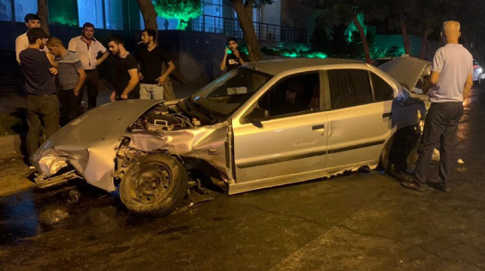 Bakıda sürücü qəza törədərək hadisə yerindən qaçıb - FOTO