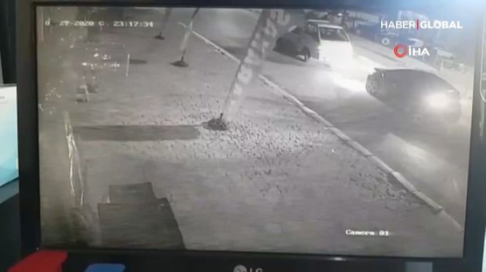 İki sərxoş sürücü boş yolda qəza törətdi - VİDEO 