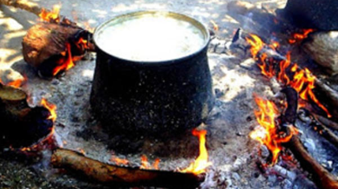 Goranboyda azyaşlı uşaq qaynar qazana yıxılıb