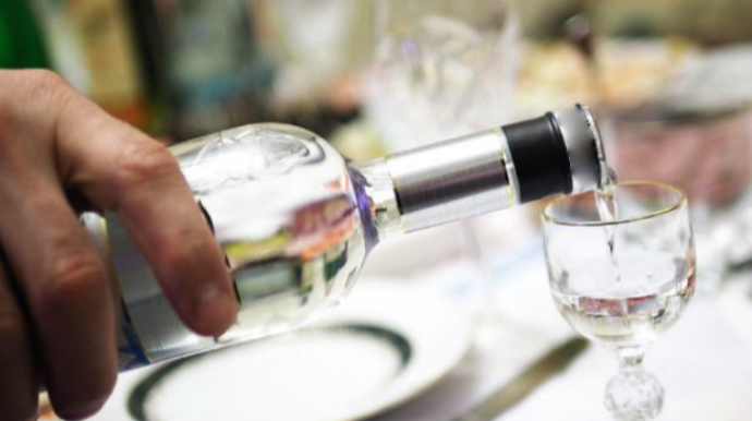 Rusiyada araqdan 34 nəfər öldü: 3 azərbaycanlı tutuldu 