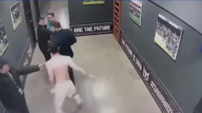 "Qarabağ"ın futbolçusu ilə Rəvan Həmzəzadə arasında dava - VİDEO 