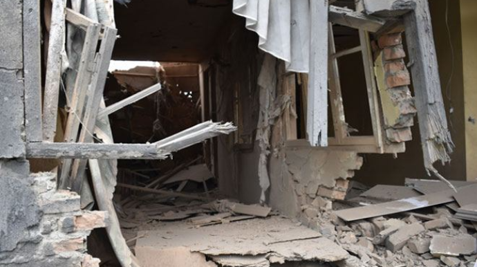 В результате артобстрела армянами населенных пунктов в Агдаме разрушены 97 домов и объектов