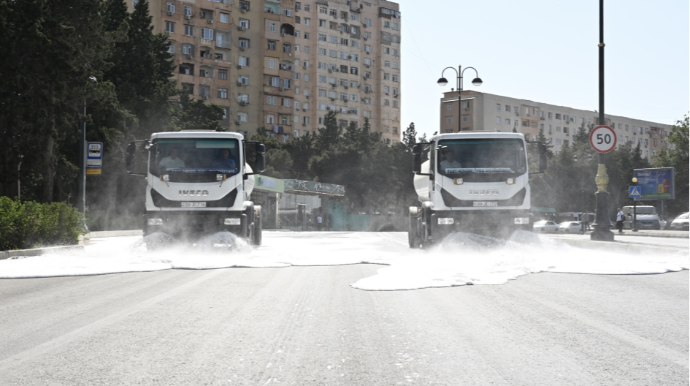 В столице в очередной раз проведена масштабная мойка улиц - ФОТО