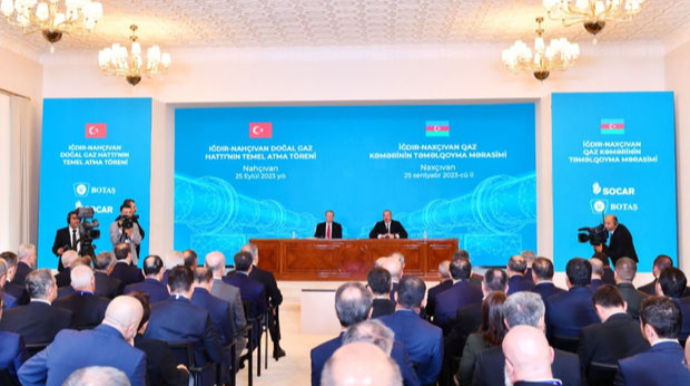 İlham Əliyev:  “Qars-Naxçıvan dəmir yolunun inşasına dair niyyət protokolunun imzalanması tarixi hadisədir”