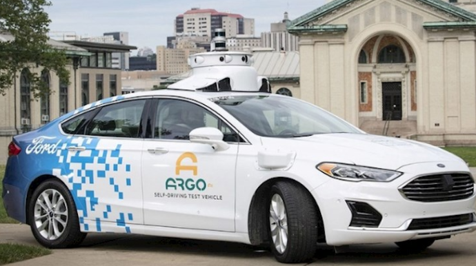 Bakıya pilotsuz taksilər gəlir  - Vəkil mümkün hüquqi problemləri açıqladı