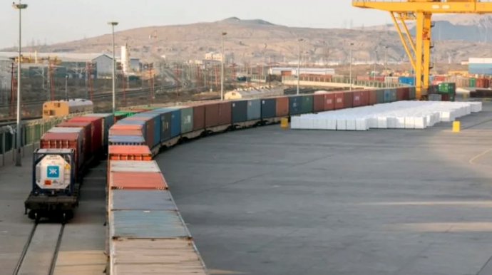 В Азербайджане в январе по железной дороге перевезено более 1 млн тонн грузов