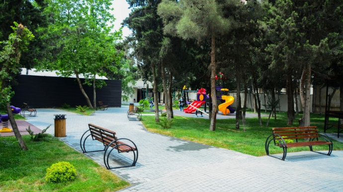 8 Noyabr prospektindəki park yenidənqurmadan sonra istifadəyə verildi