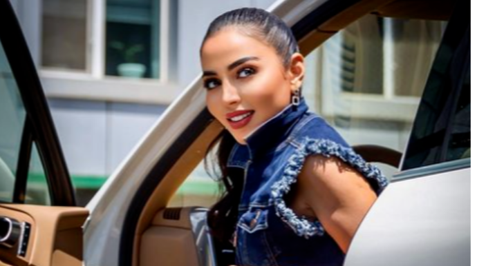 Aparıcı Nanə LÜKS  avtomobilində - FOTO 