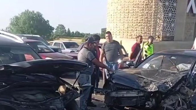 "Mercedes" və "Audi" toqquşdu - Xəsarət alanlar var - FOTO