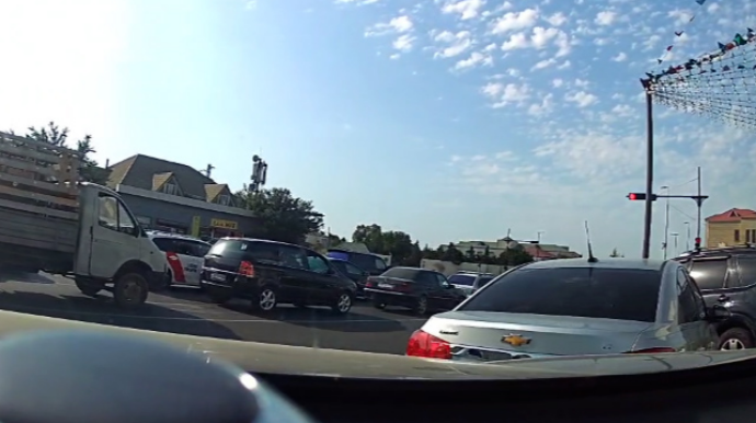 Zabratda sürücü “Chevrolet”i elə saxladı ki... - VİDEO 