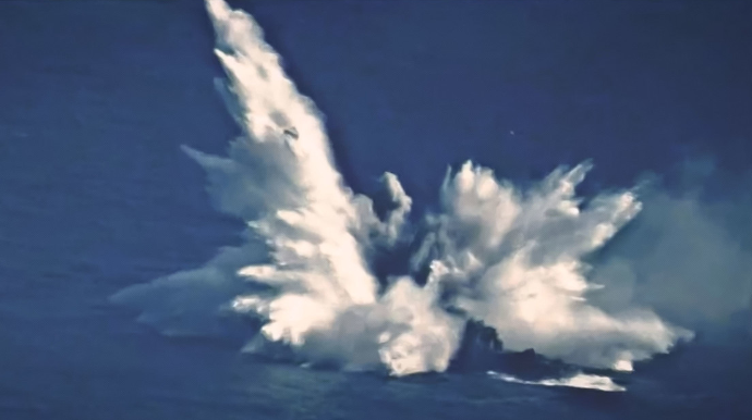 ABŞ gəmisini belə məhv etdi  - VİDEO