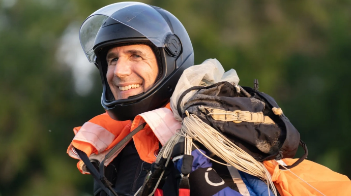 ABŞ-də iki paraşütçü havada toqquşdu, biri öldü 