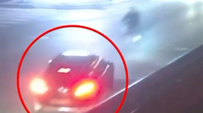 Опубликованы кадры ДТП в Баку, в котором погиб 19-летний мотоциклист - ВИДЕО