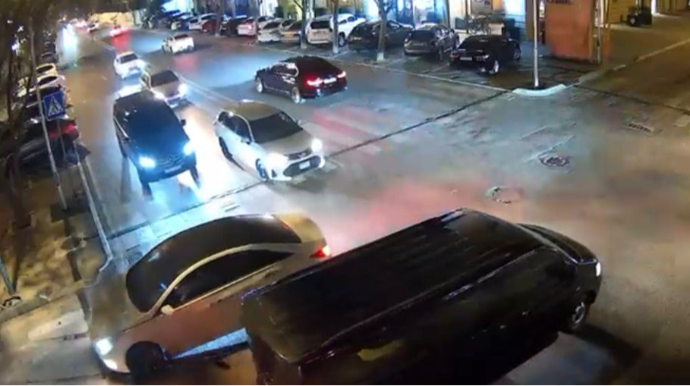 Qəza şəraitinə səbəb olan kəsişmədə yeni svetoforlar quraşdırıldı - VİDEO