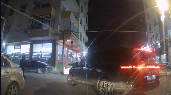 В Хырдалане водитель нарушил правила и создал аварийную ситуацию - ВИДЕО 