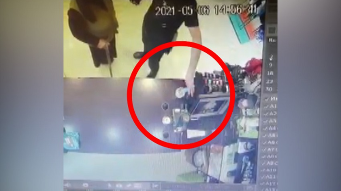 Bakıda keçmiş məhkum 20-yə yaxın mağazadan telefon oğurlayıb   - VİDEO