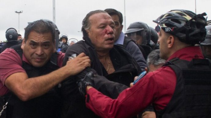 Argentinada avtobus sürücüləri naziri döydülər 