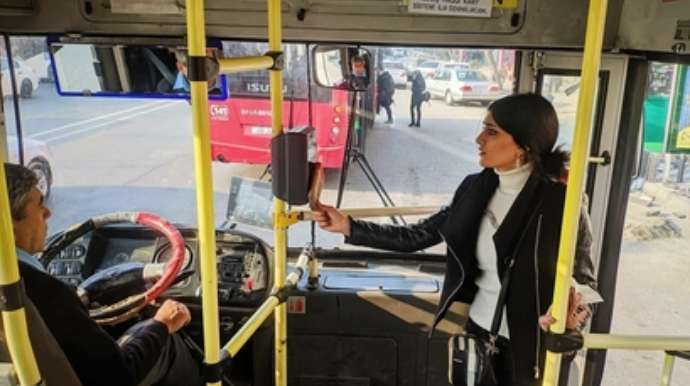 Rayonlarda avtobuslar kartla ödənişə keçə bilər